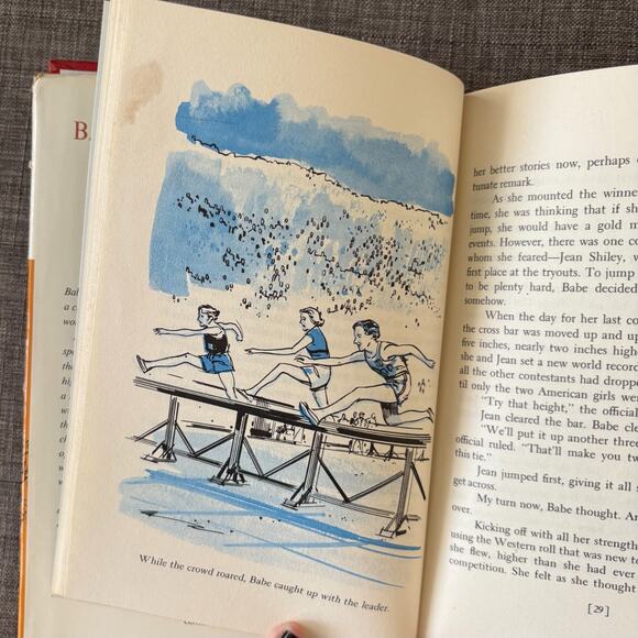 Striving To Be Champion Babe Didrikson Zaharias 1st Edition Helen Markley Miller - Picture 12 of 12